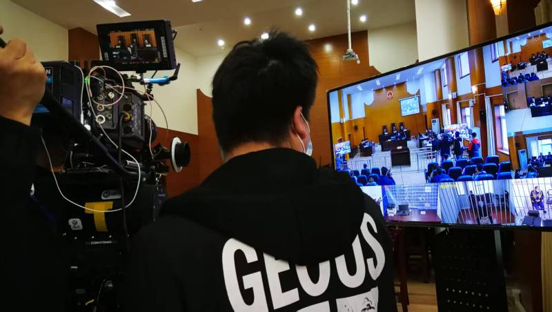 AI生成VS人工创意——元氏县广告片拍摄公司的技术浪漫主义实践
